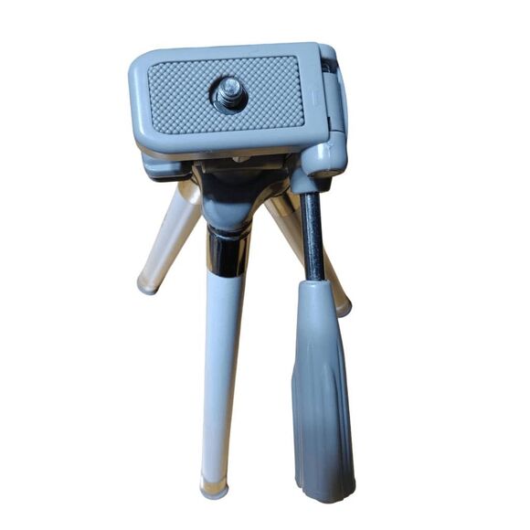 Vivitar 8 Section Camera Tripod VIV-MPT-150W White - Picture 4 of 10